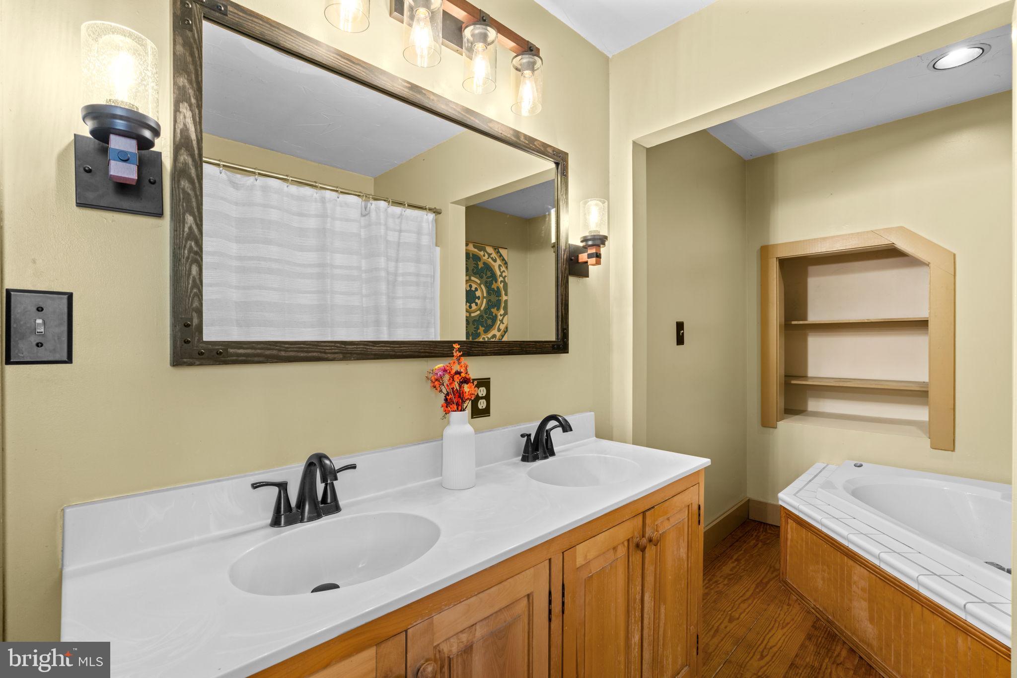 OAKMONT GREEN - Residential