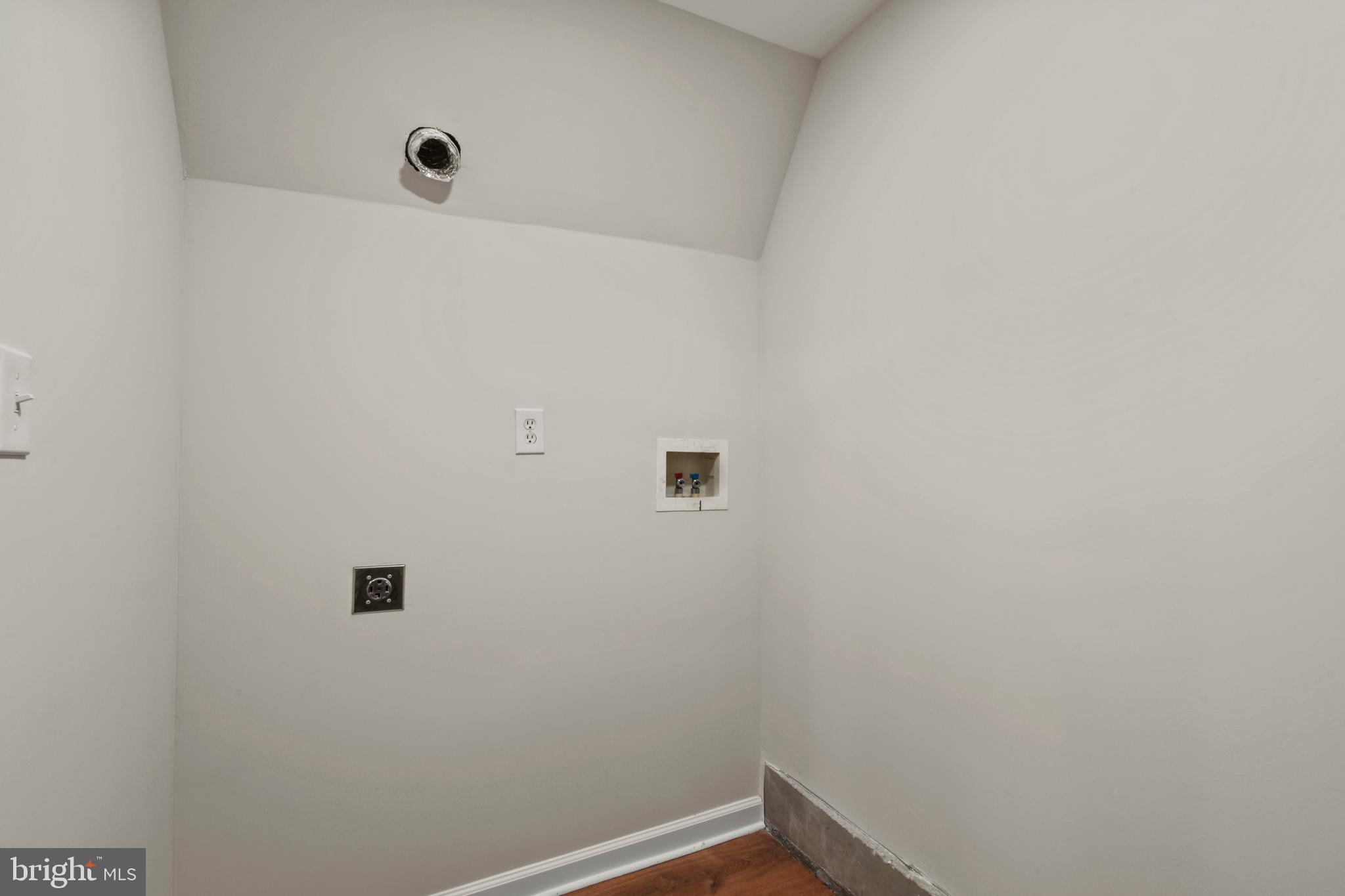 COUNTY GREEN - Residential