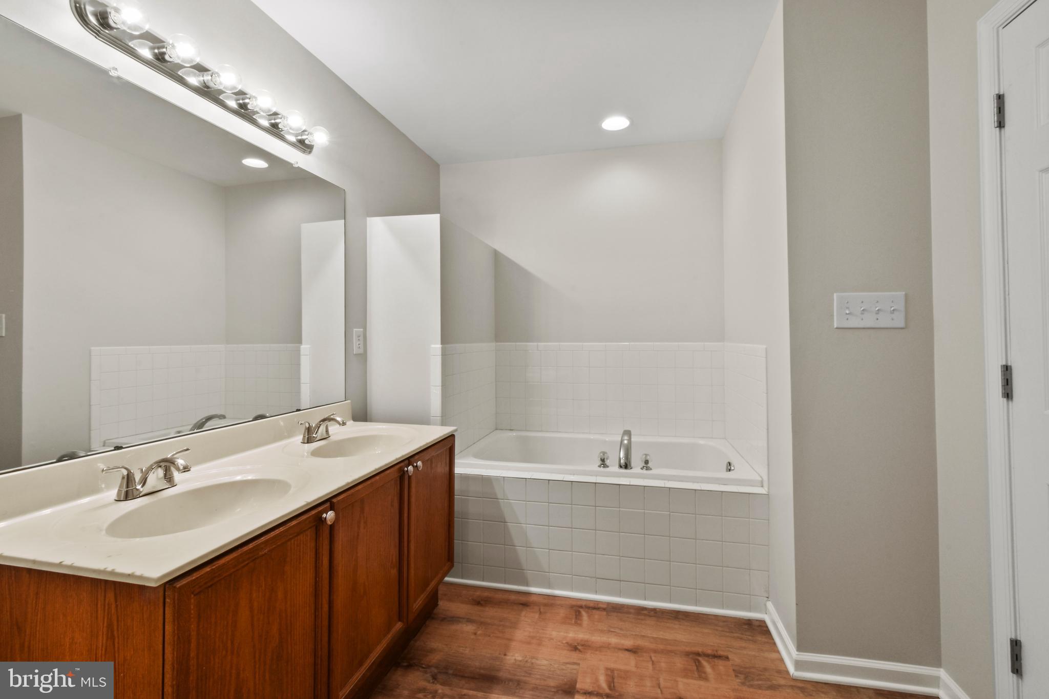 COUNTY GREEN - Residential