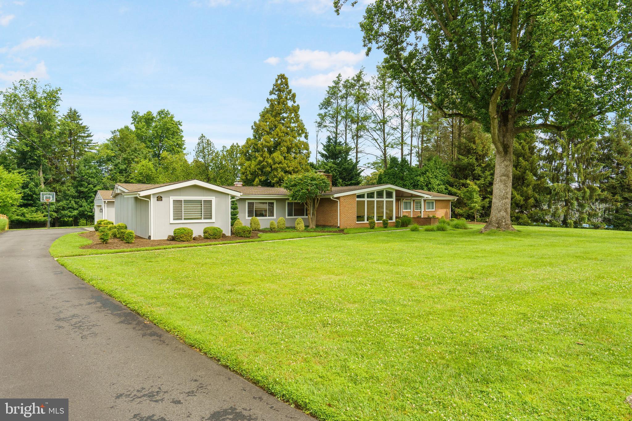 8402 TOPPING ROAD