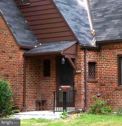 COLLEGE HEIGHTS - Residential Lease