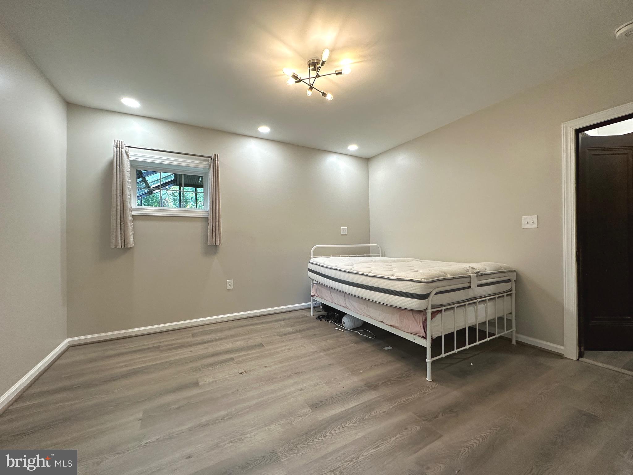 COLLEGE HEIGHTS - Residential Lease