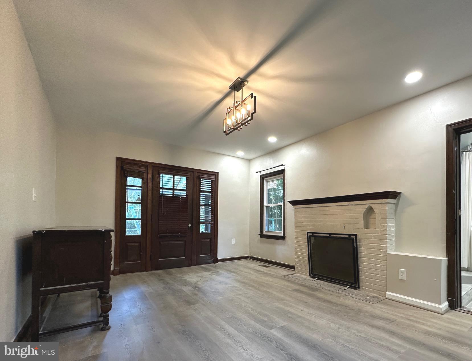 COLLEGE HEIGHTS - Residential Lease