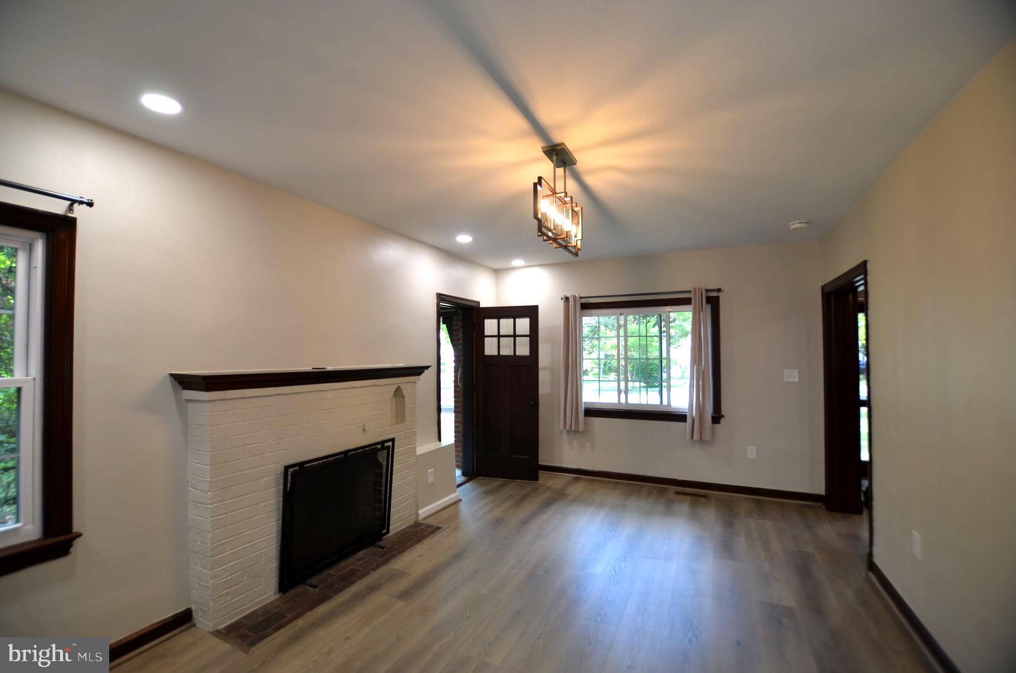 COLLEGE HEIGHTS - Residential Lease