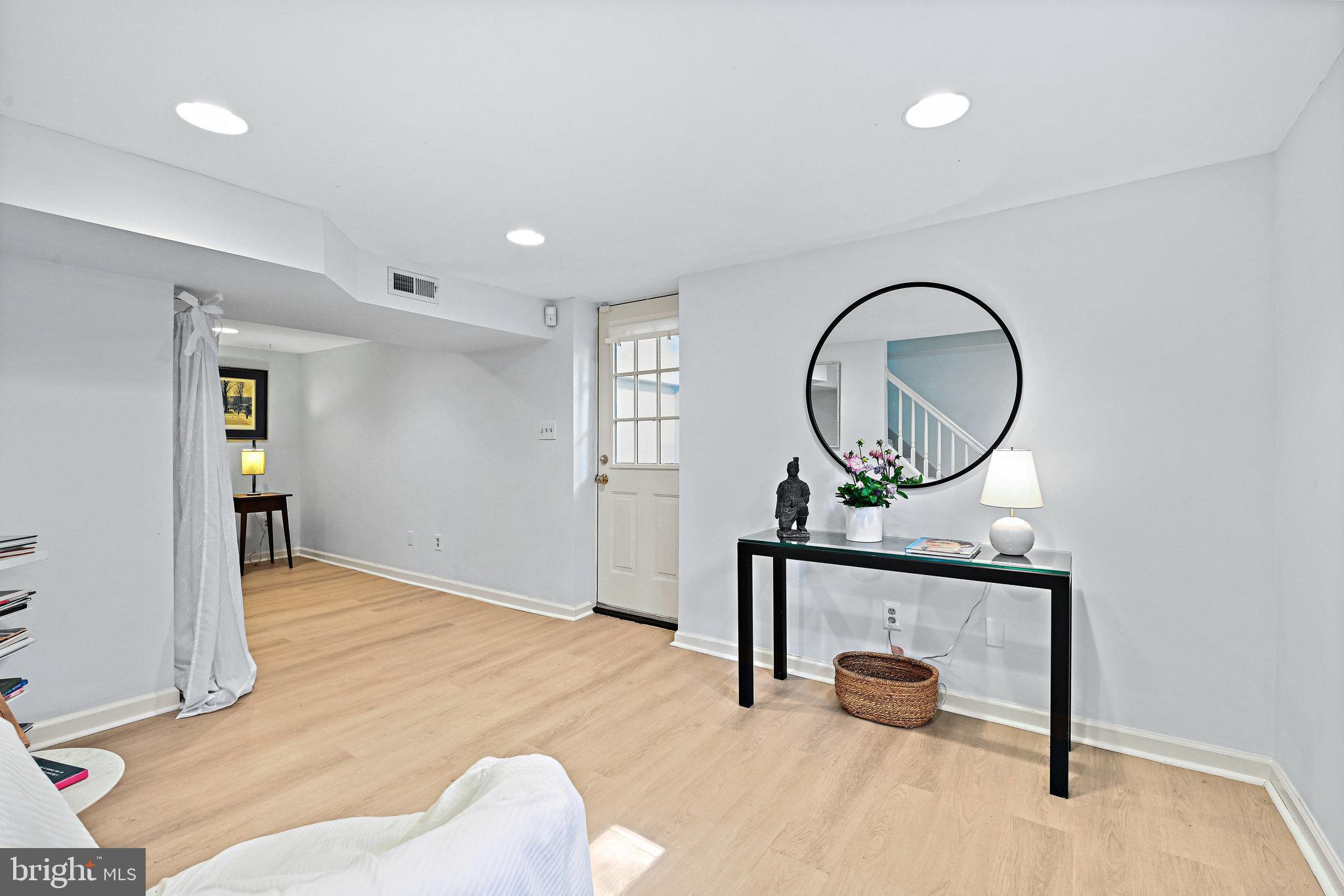 WEST MC LEAN - Residential Lease