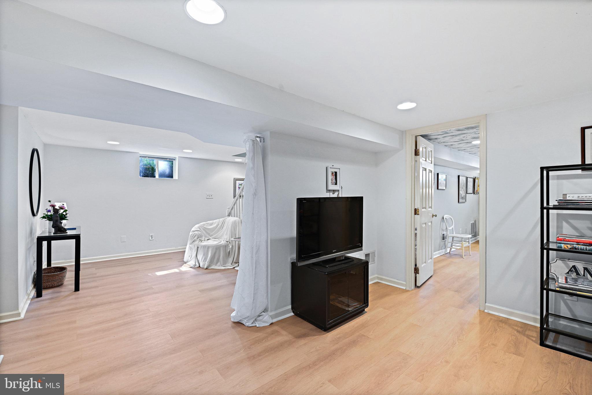 WEST MC LEAN - Residential Lease