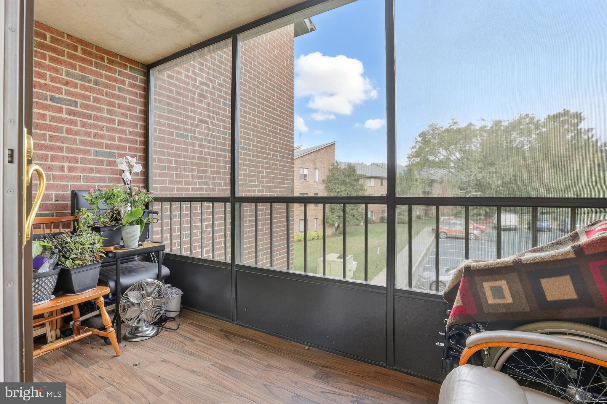 LEISURE WORLD - Residential