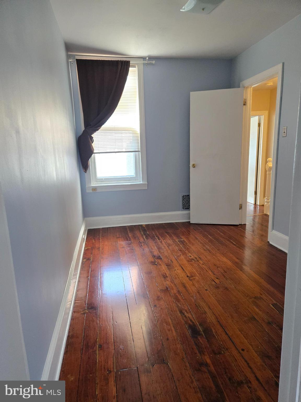 EAST KENSINGTON - Residential