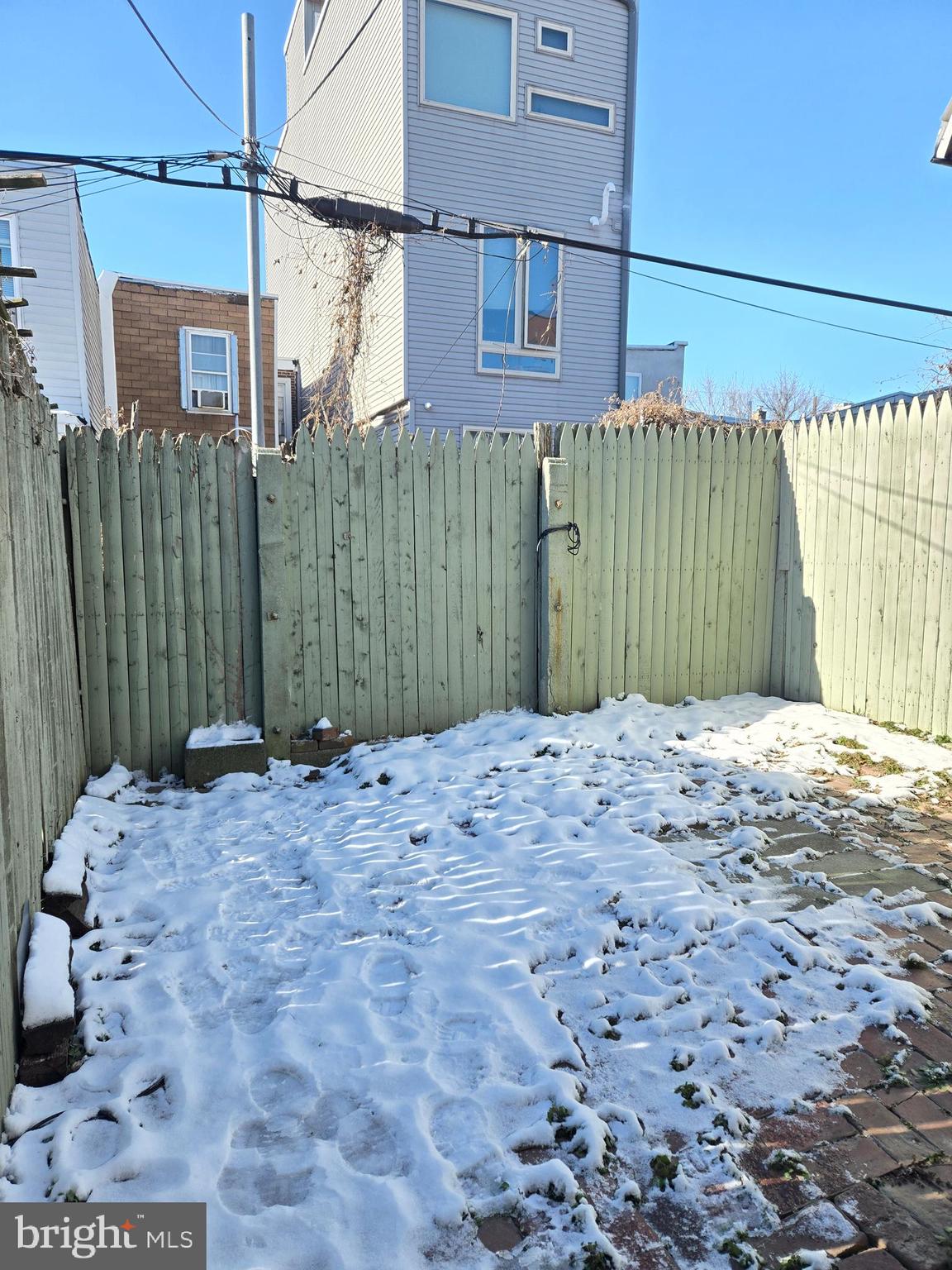 EAST KENSINGTON - Residential