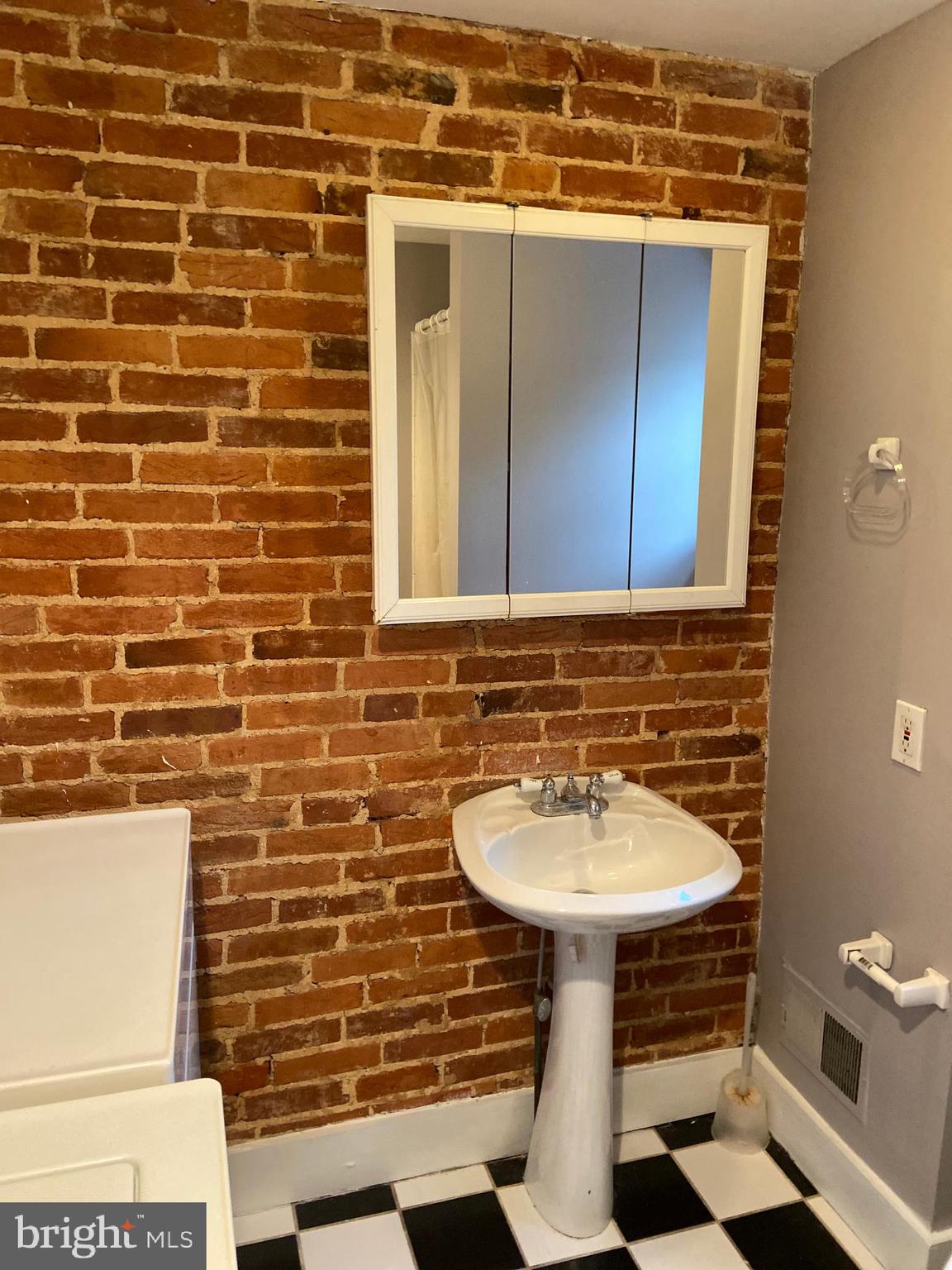FEDERAL HILL HISTORIC DISTRICT - Residential Lease
