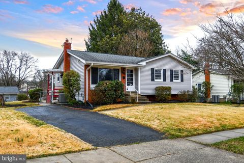 Photo of 4806 Tallahassee Avenue, ROCKVILLE, MD 20853 (MLS # MDMC2217586)