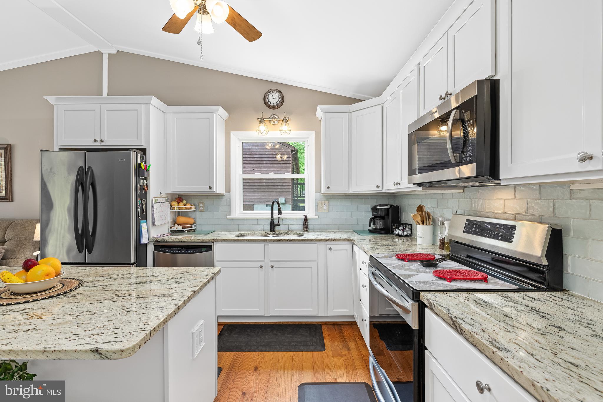 LAKE CAROLINE - Residential