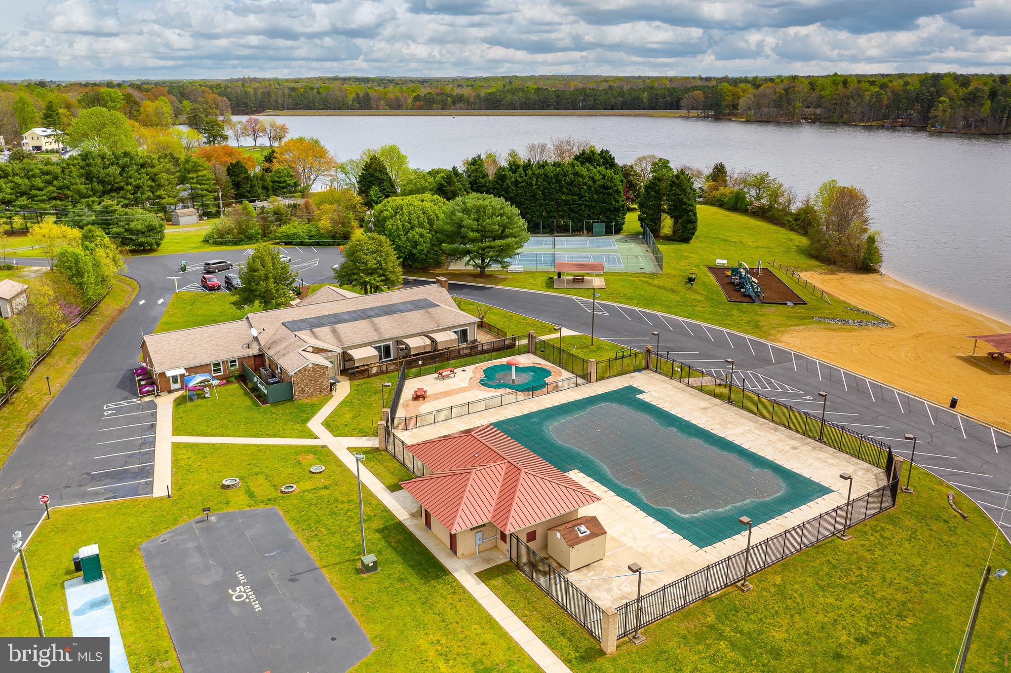 LAKE CAROLINE - Residential