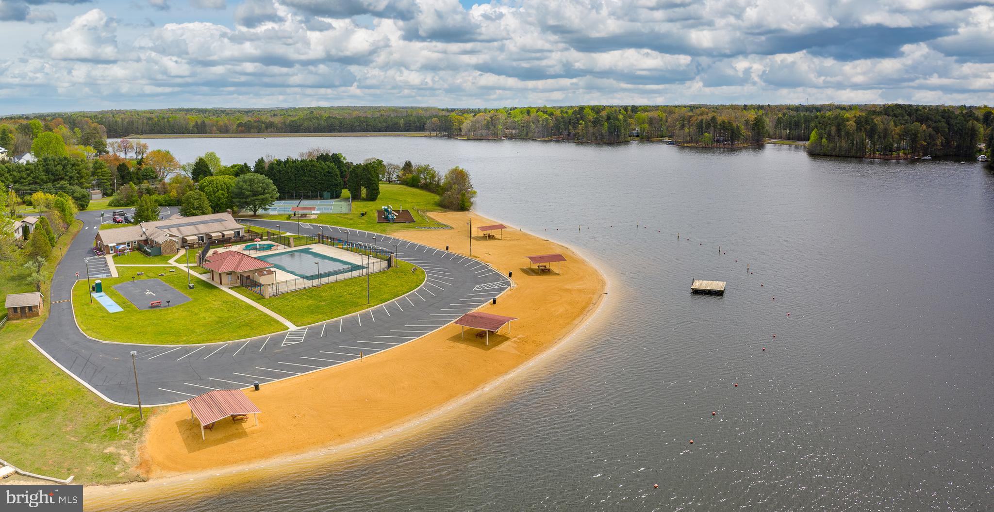 LAKE CAROLINE - Residential