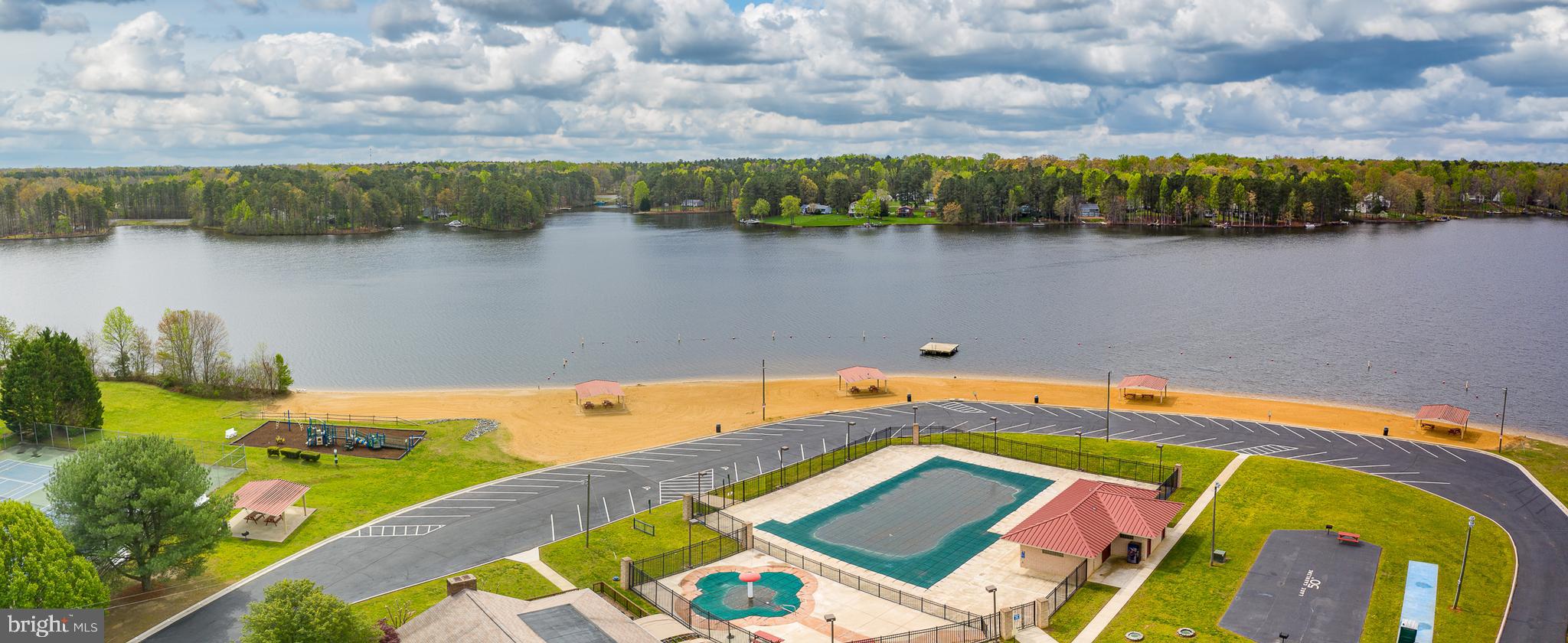 LAKE CAROLINE - Residential