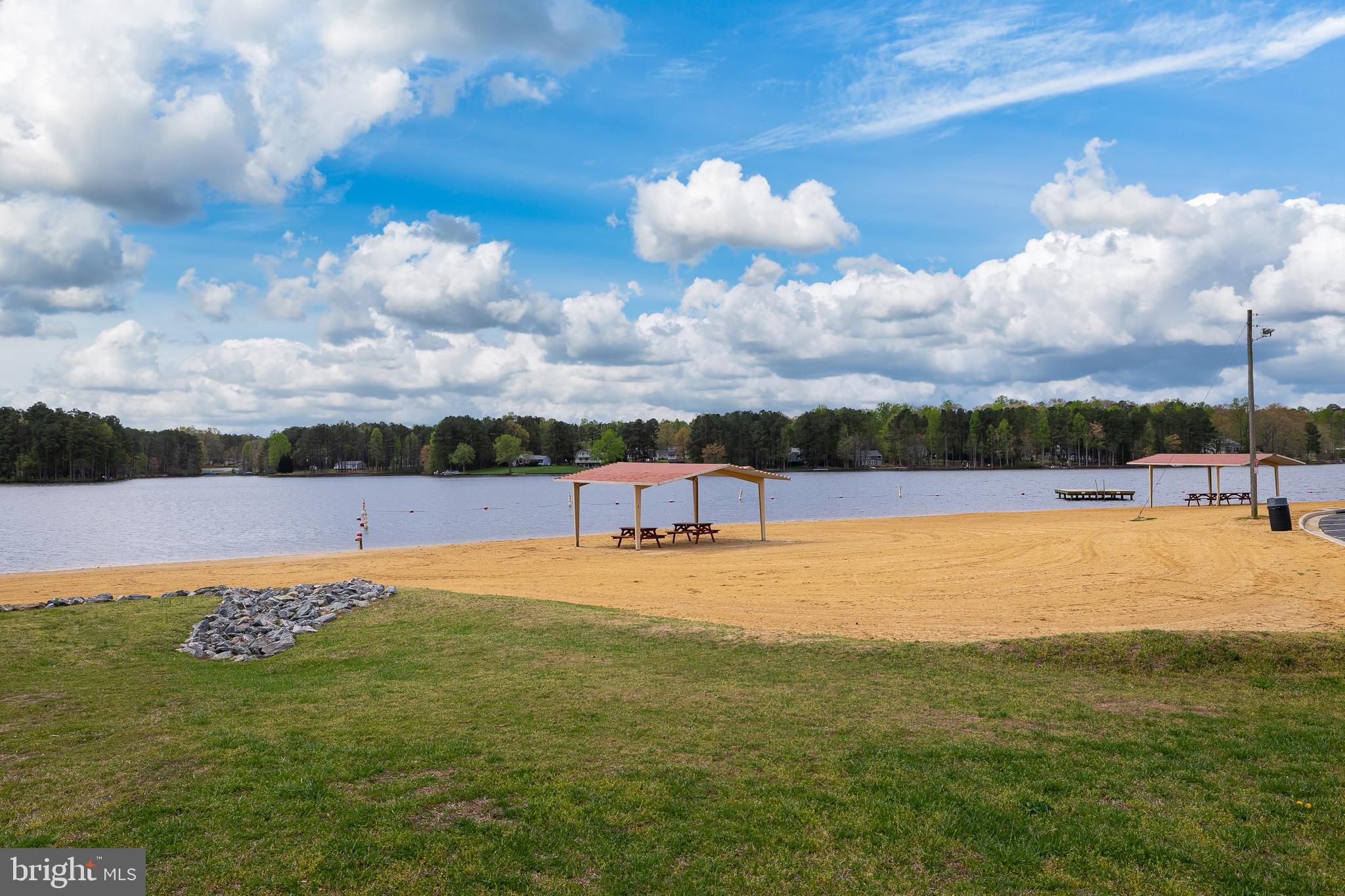 LAKE CAROLINE - Residential