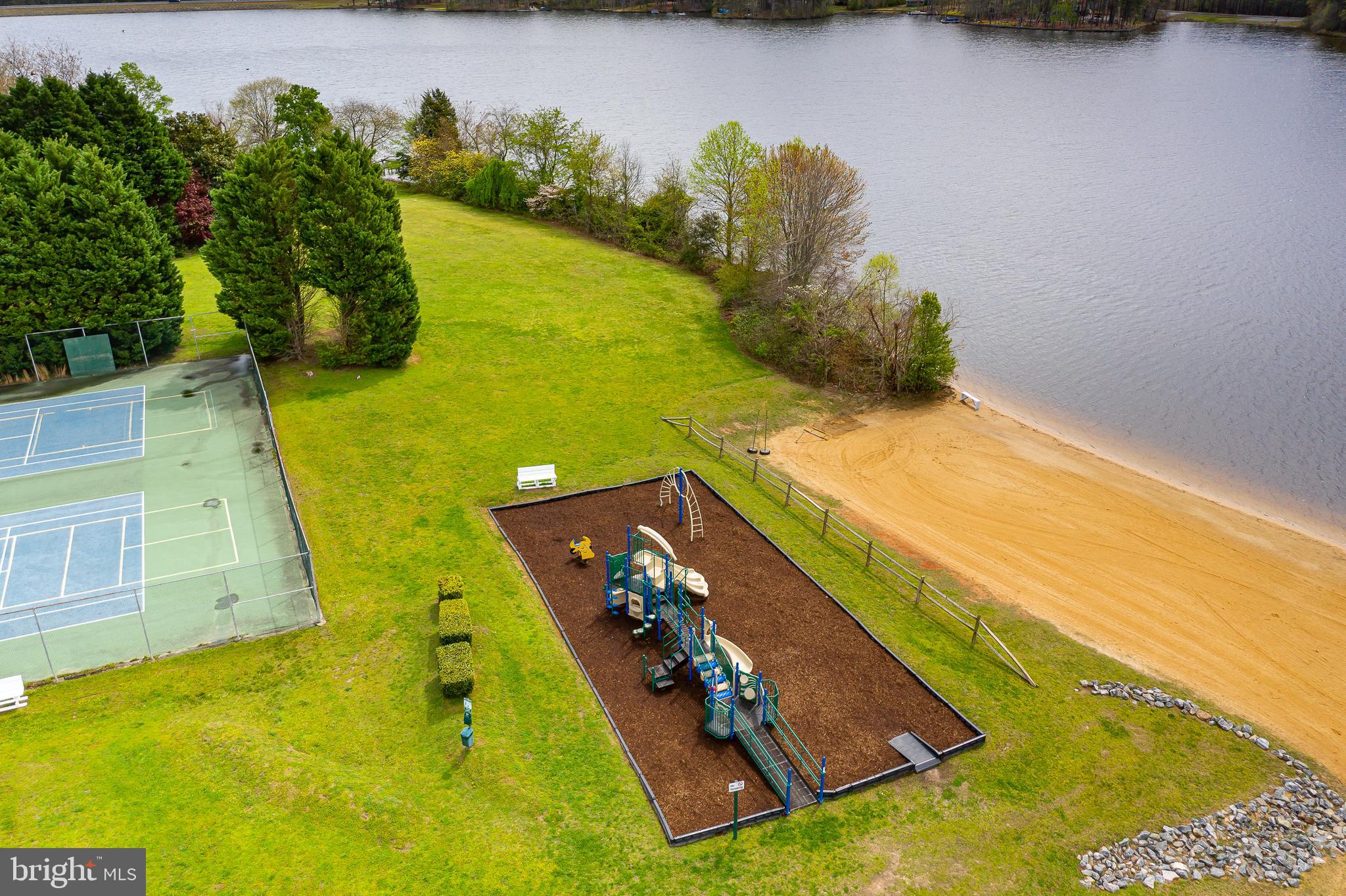 LAKE CAROLINE - Residential