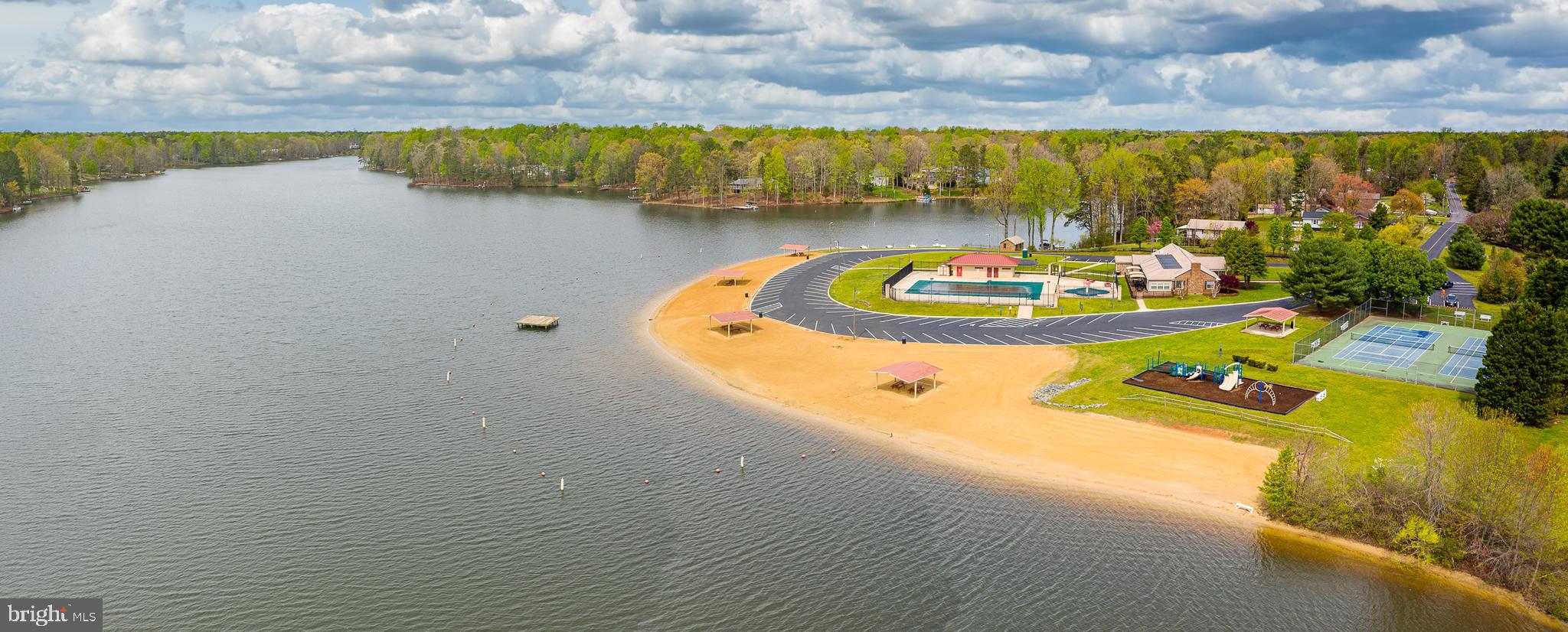 LAKE CAROLINE - Residential