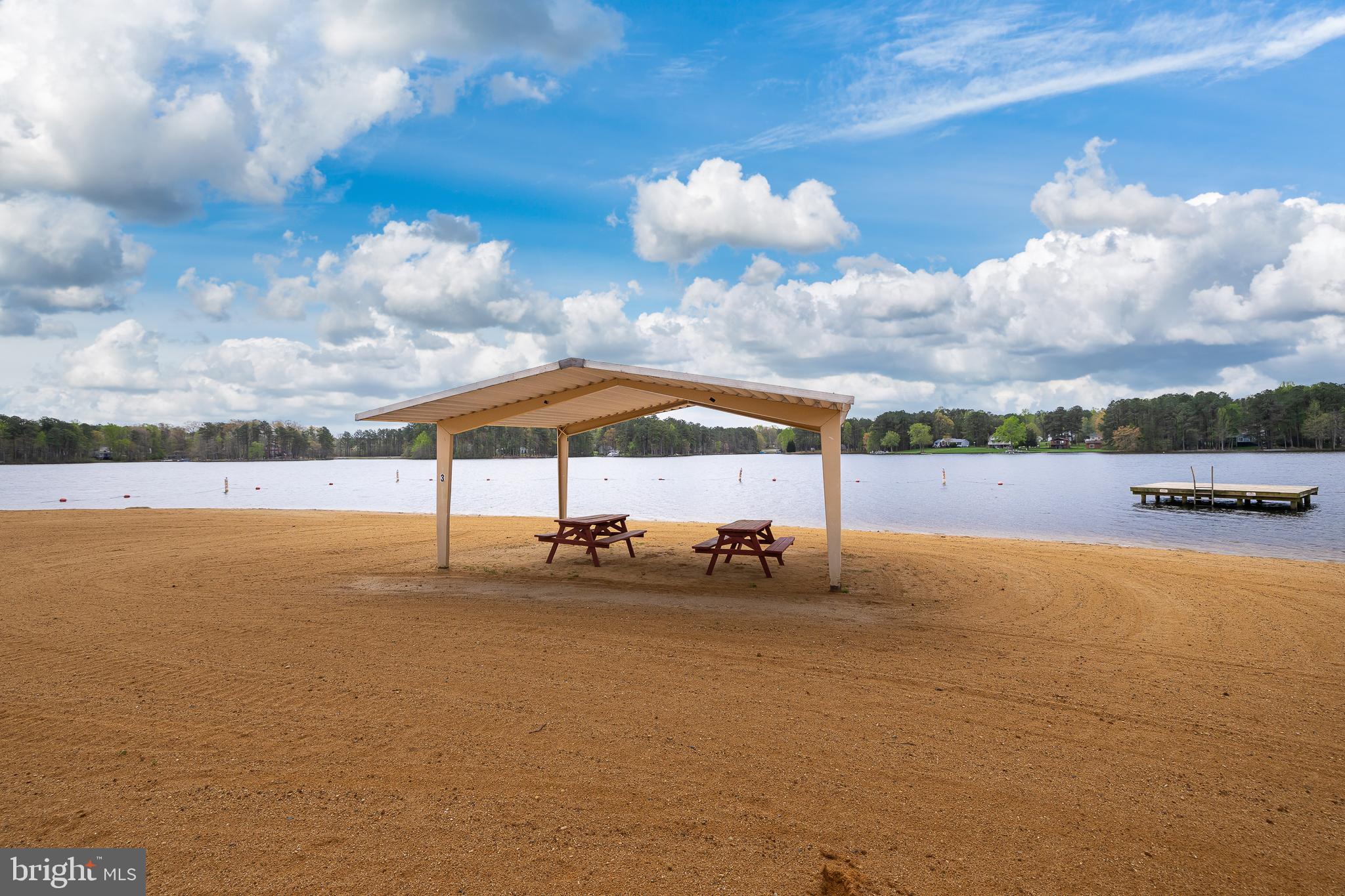 LAKE CAROLINE - Residential