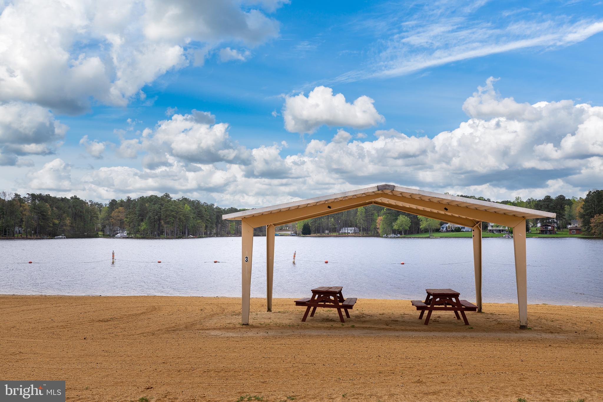 LAKE CAROLINE - Residential