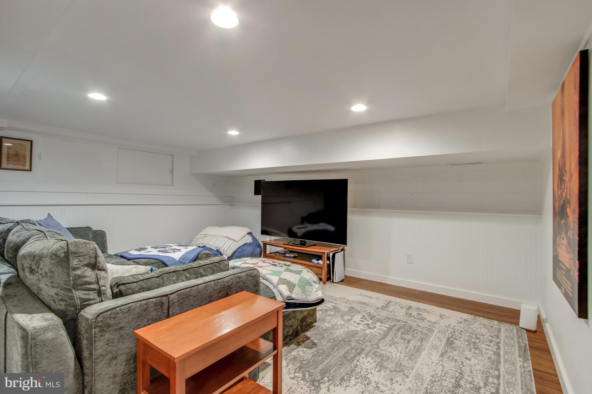 DEVRIES CIRCLE - Residential