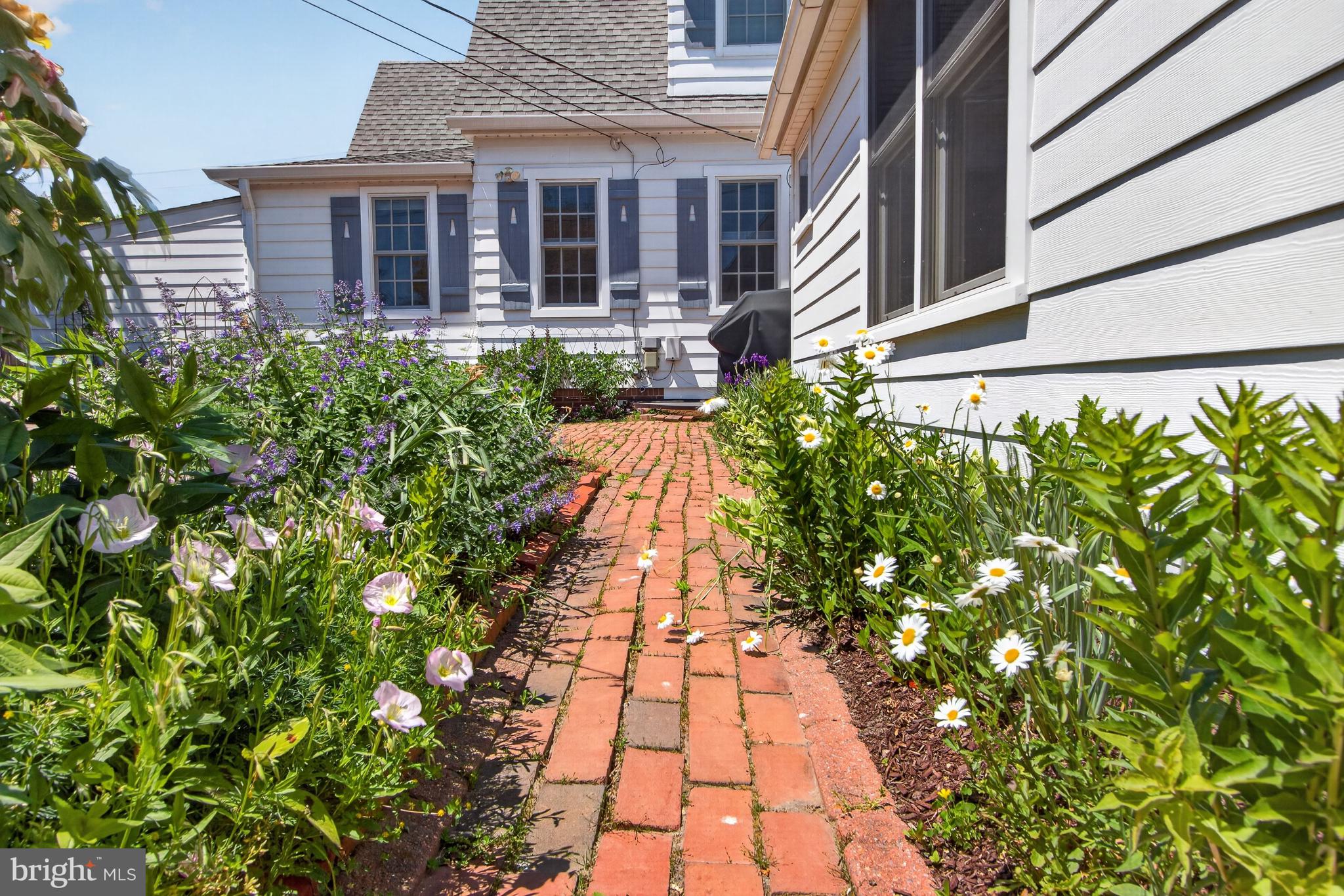 DEVRIES CIRCLE - Residential