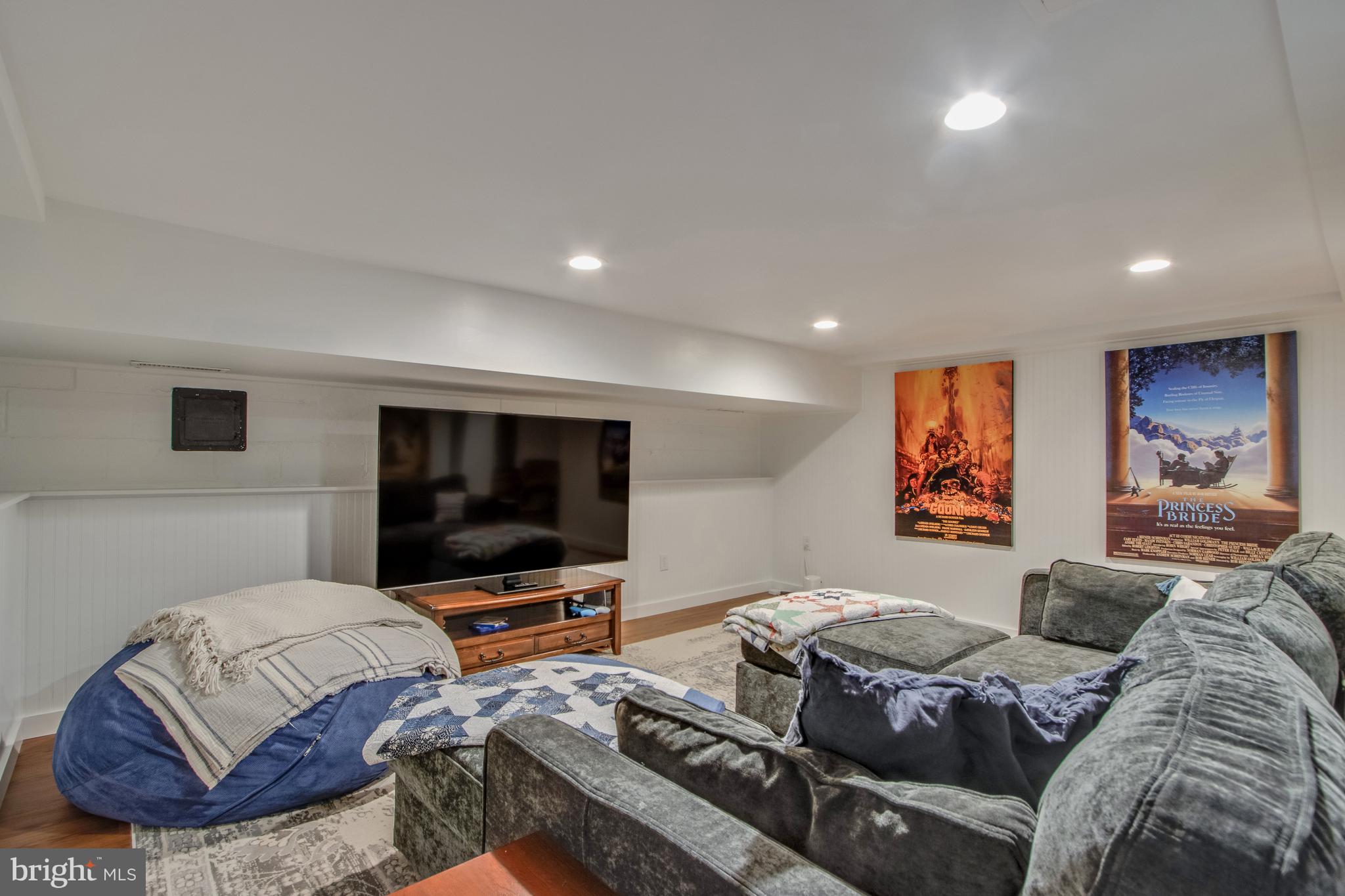 DEVRIES CIRCLE - Residential