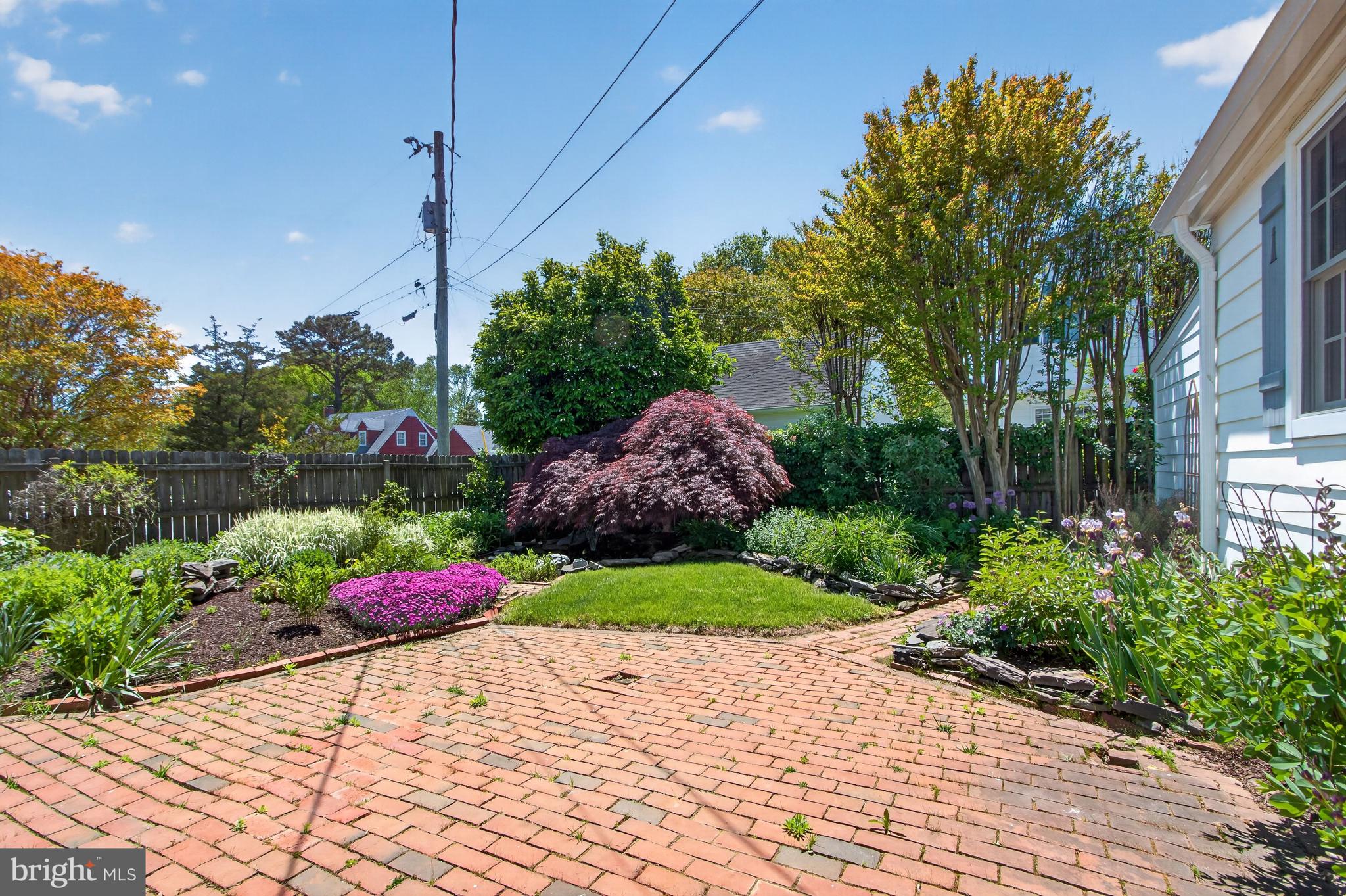 DEVRIES CIRCLE - Residential