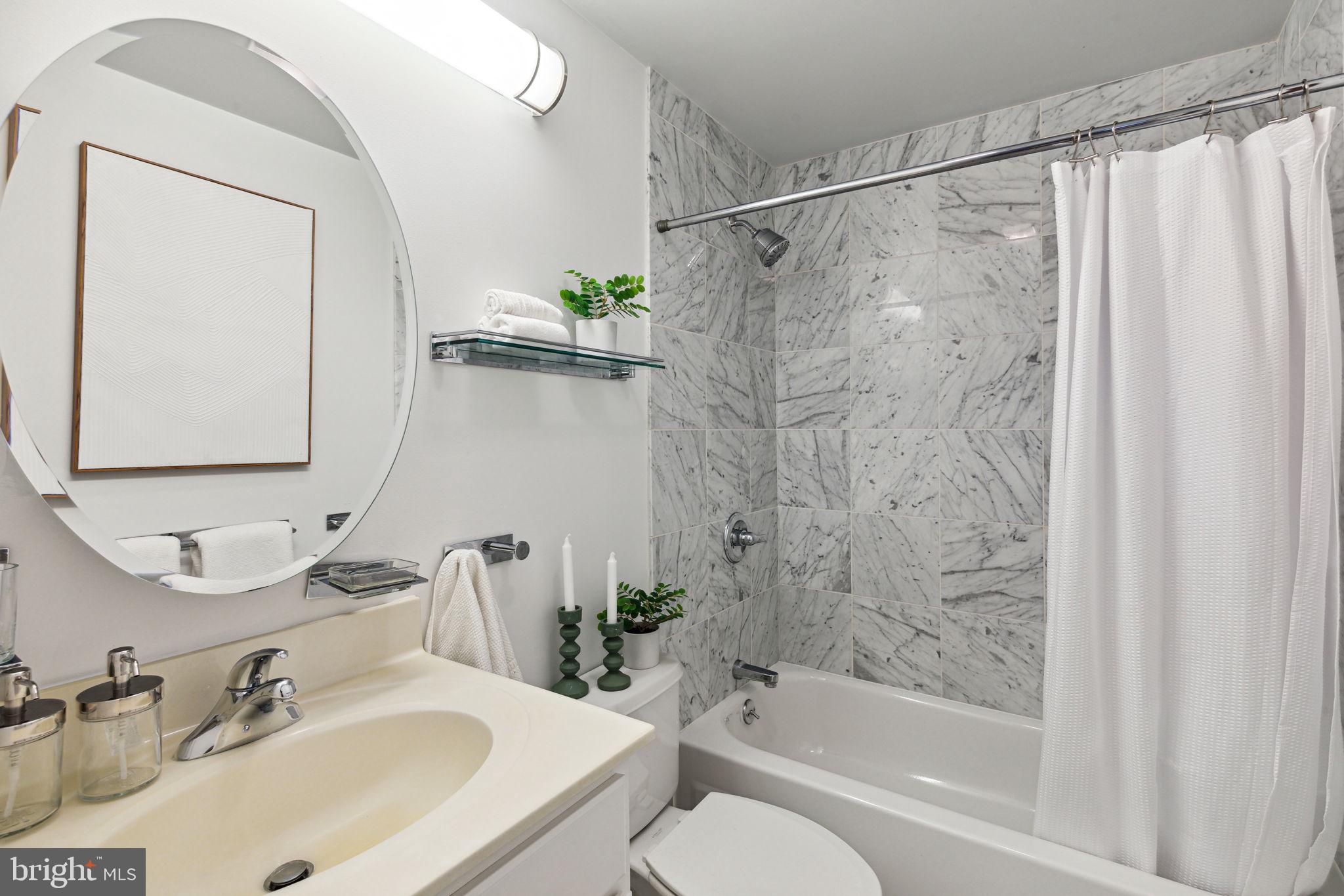 AVENUE OF THE ARTS - Residential