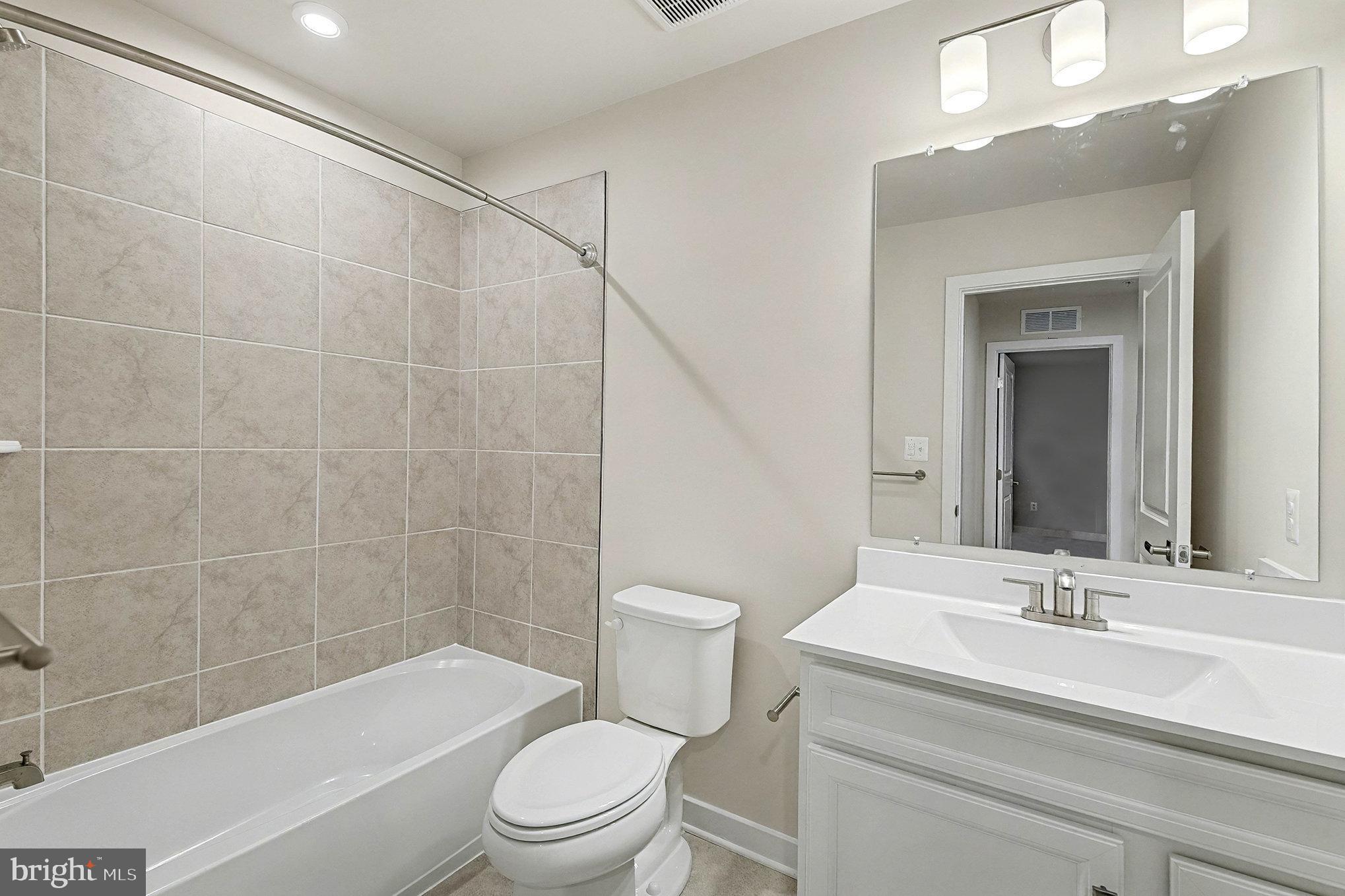 ABERDEEN OVERLOOK - Residential Lease