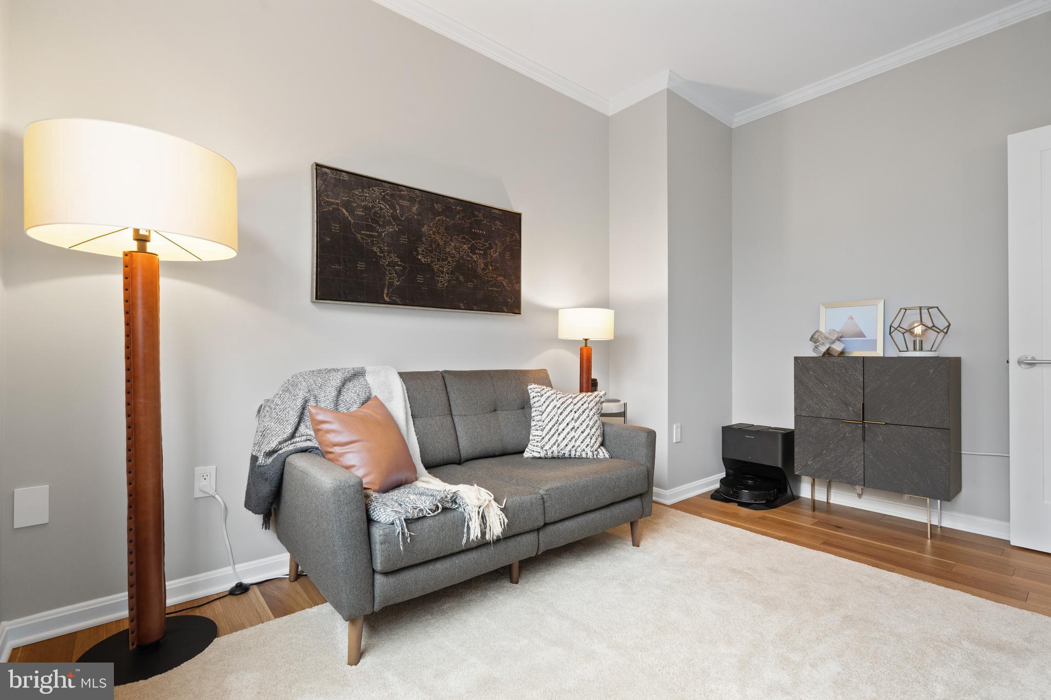 LEXINGTON SQUARE - Residential