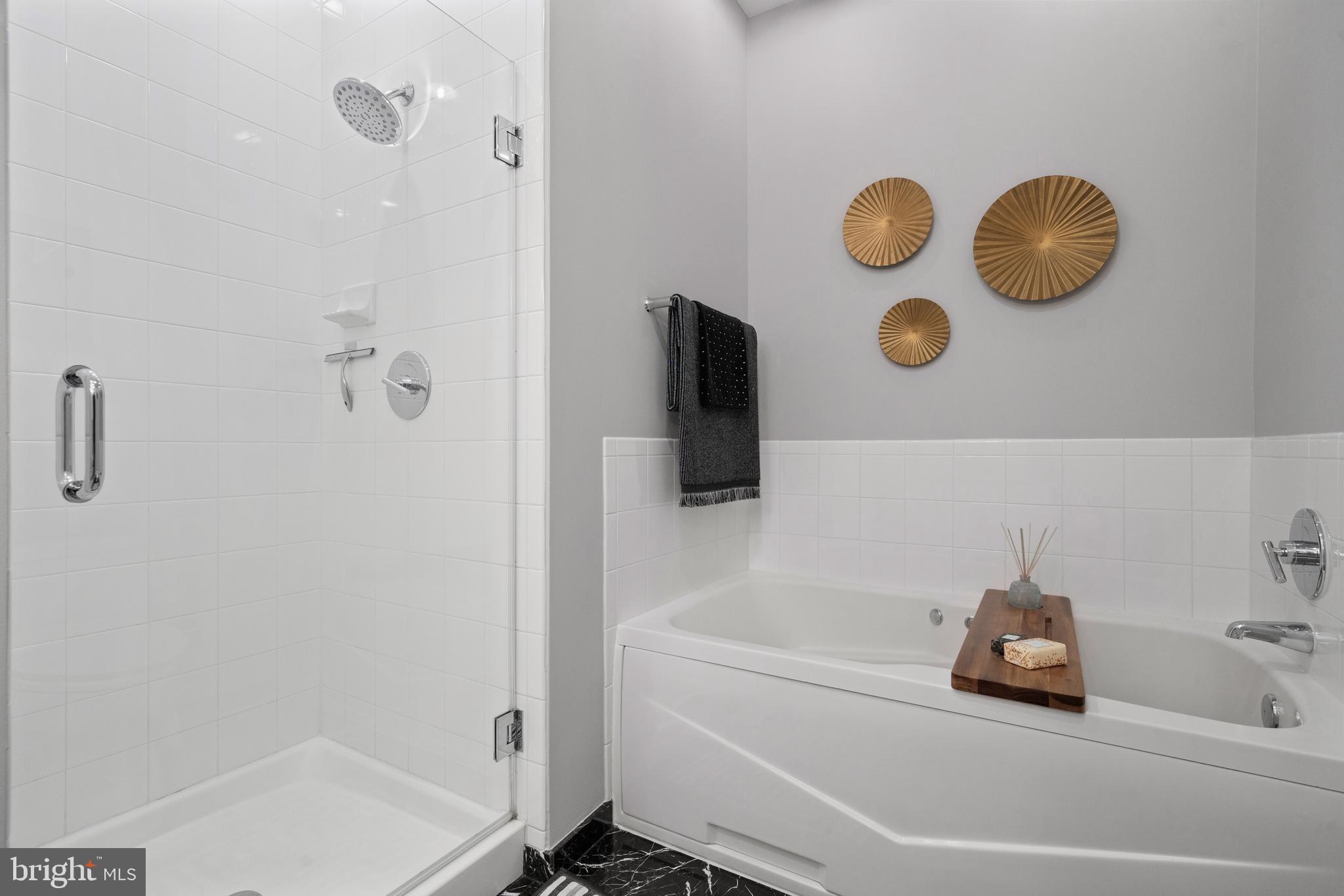 LEXINGTON SQUARE - Residential