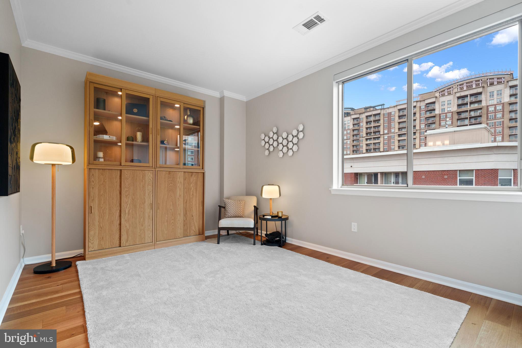 LEXINGTON SQUARE - Residential