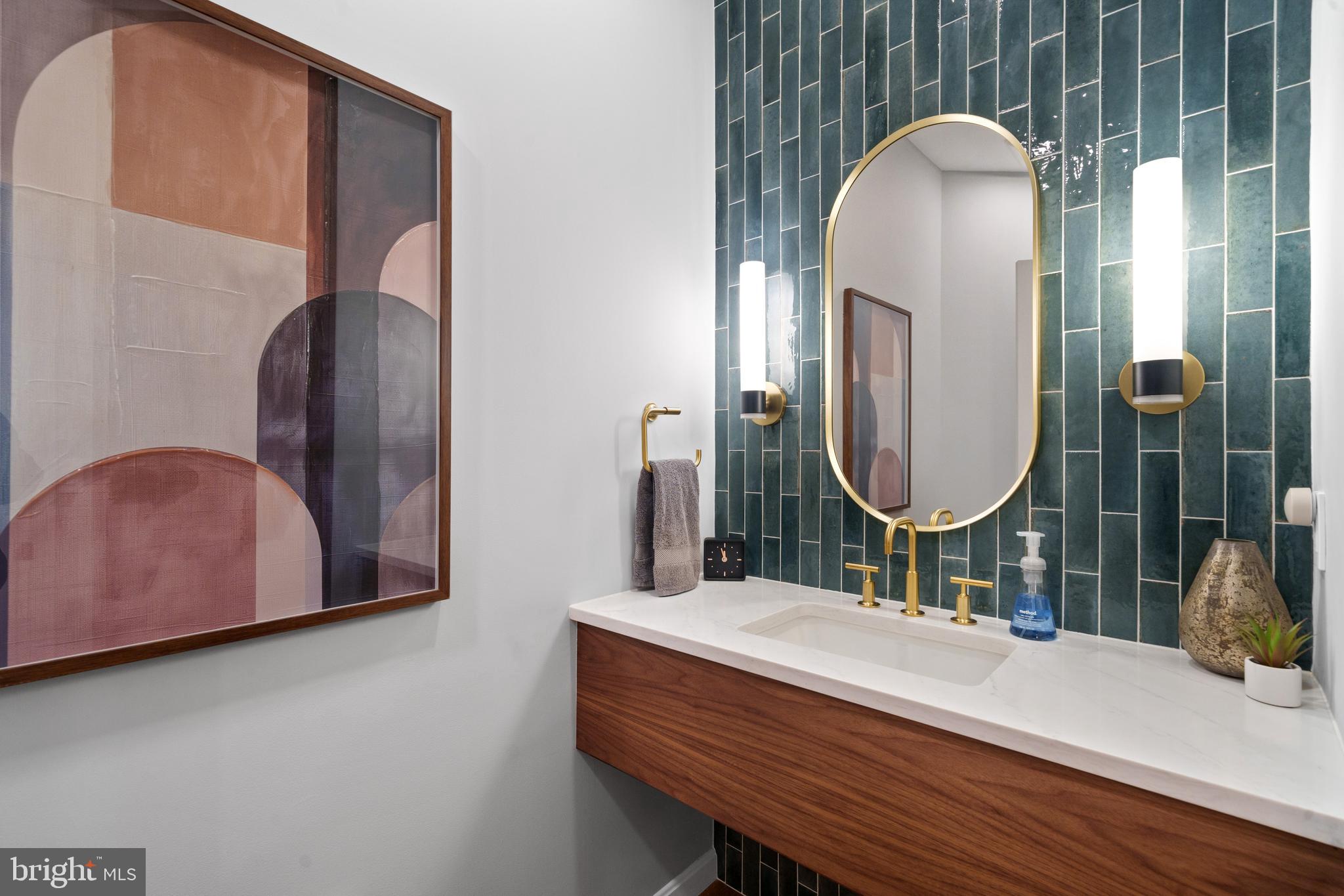 LEXINGTON SQUARE - Residential