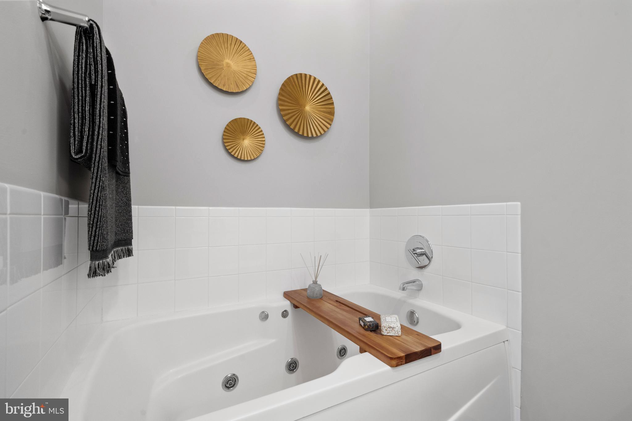 LEXINGTON SQUARE - Residential