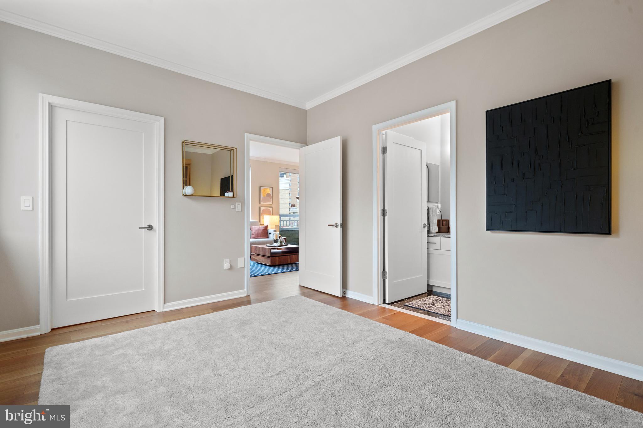 LEXINGTON SQUARE - Residential