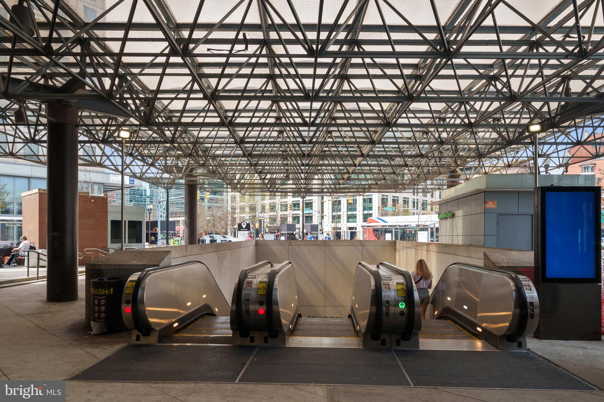 LEXINGTON SQUARE - Residential