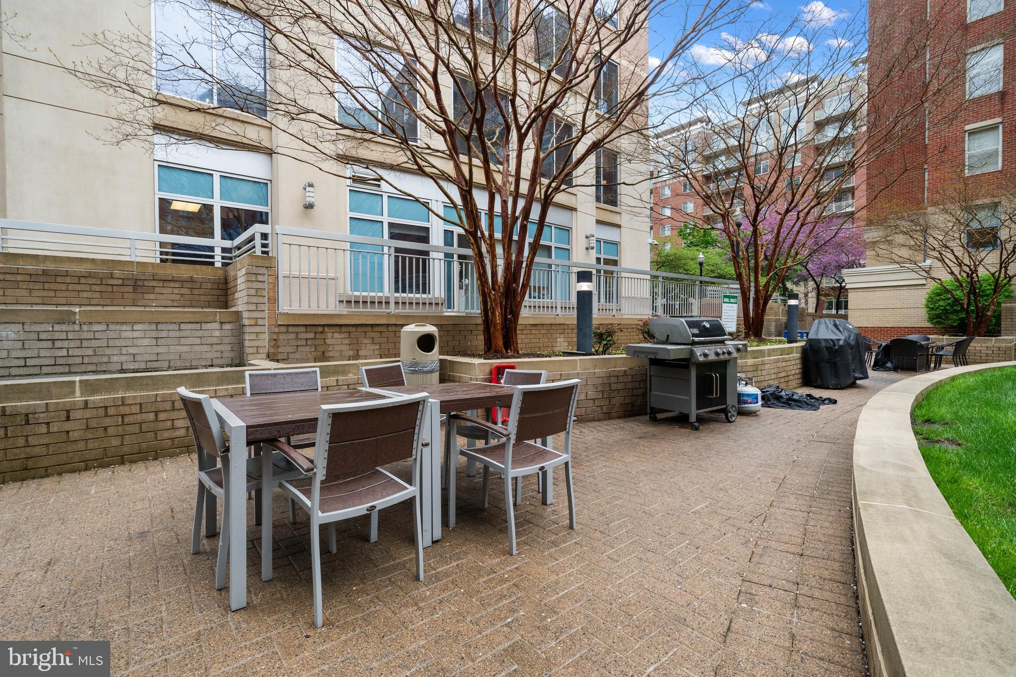 LEXINGTON SQUARE - Residential