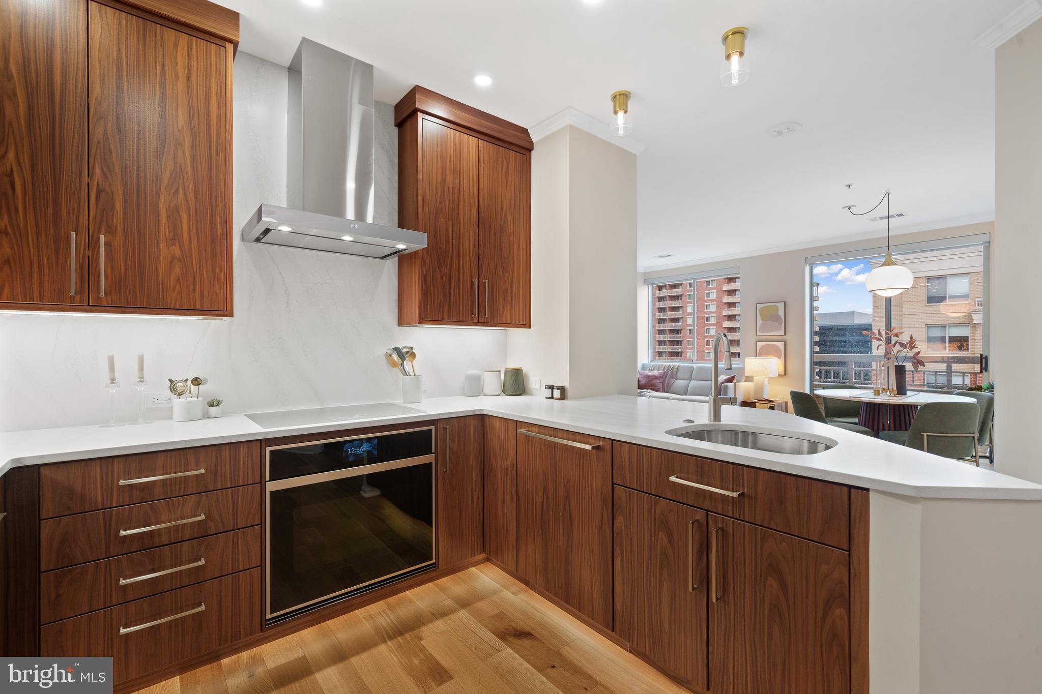 LEXINGTON SQUARE - Residential