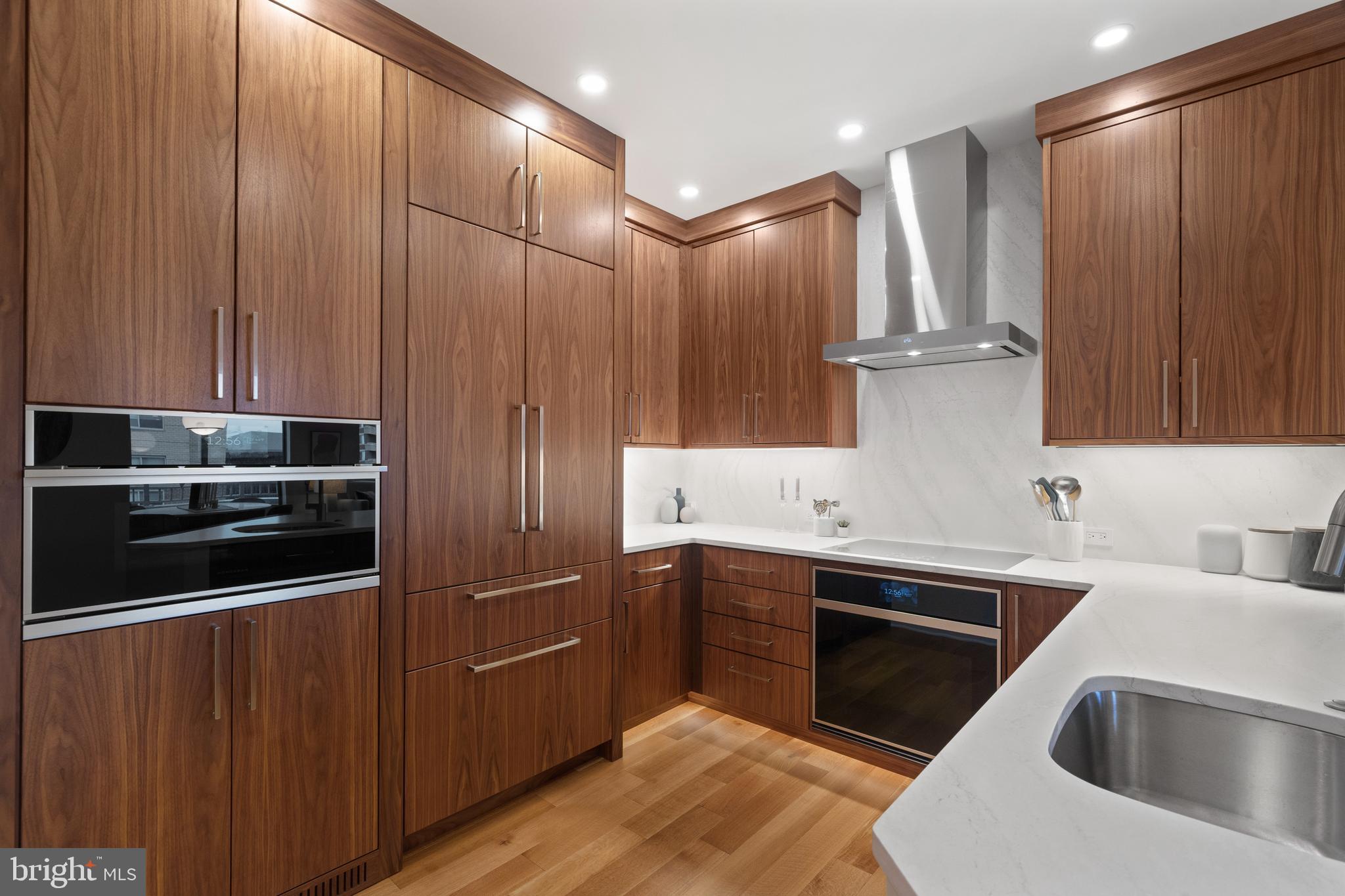 LEXINGTON SQUARE - Residential