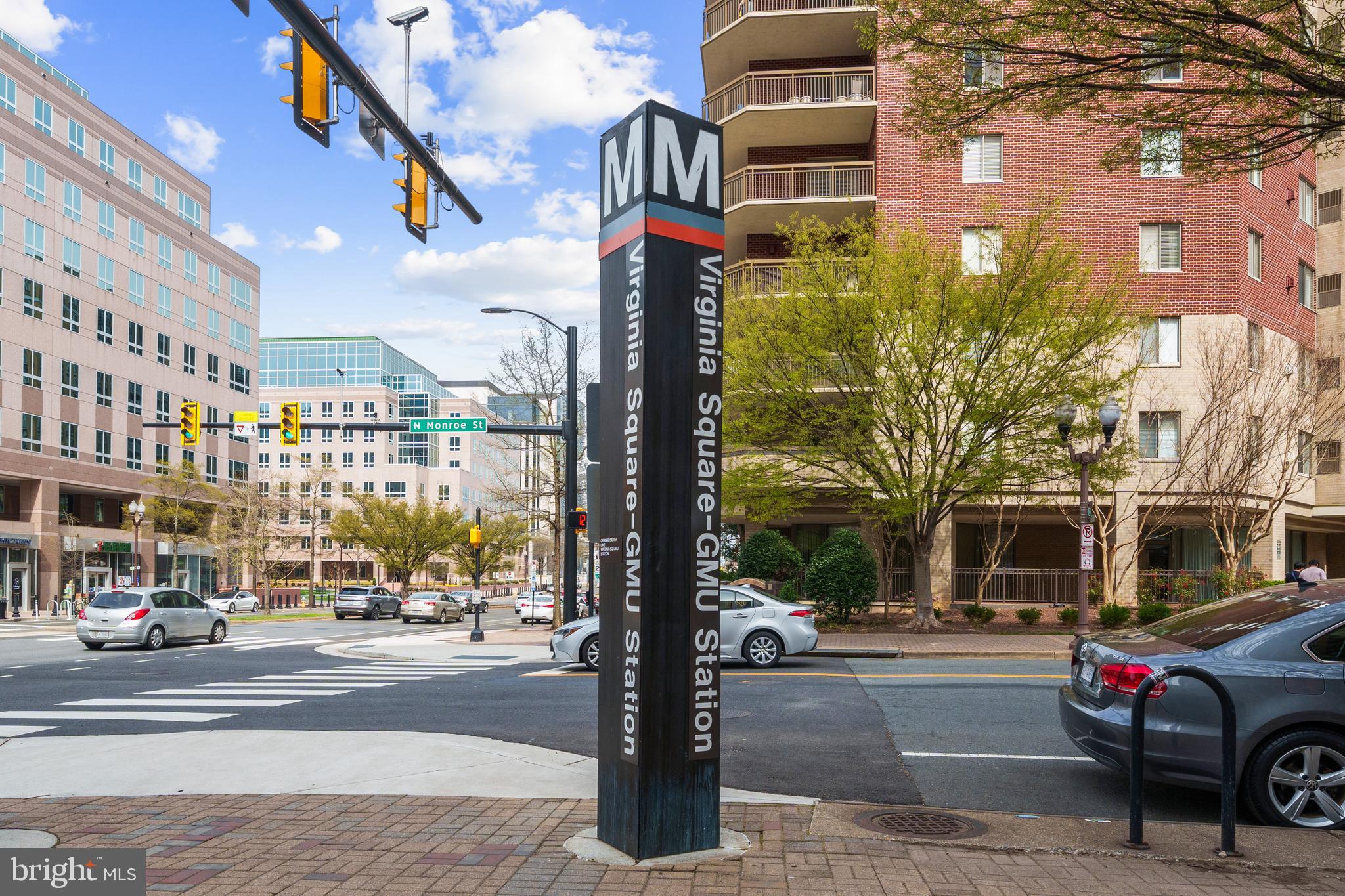 LEXINGTON SQUARE - Residential