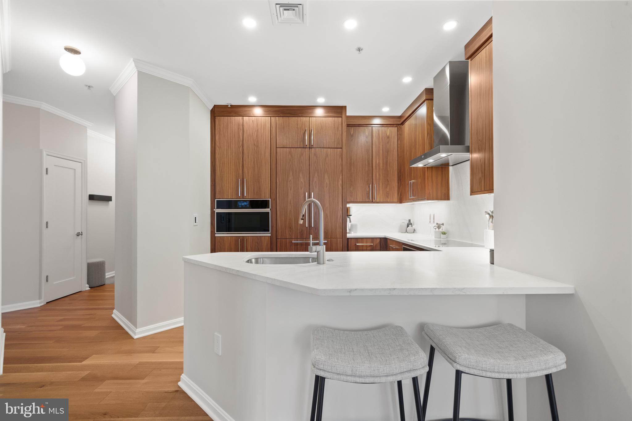 LEXINGTON SQUARE - Residential