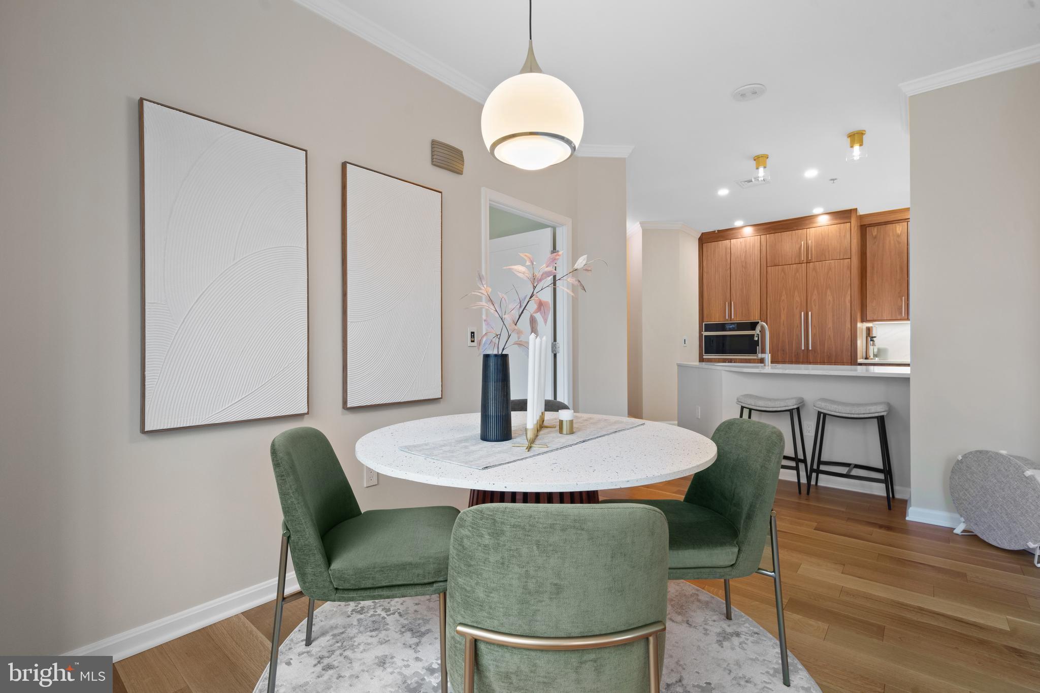 LEXINGTON SQUARE - Residential