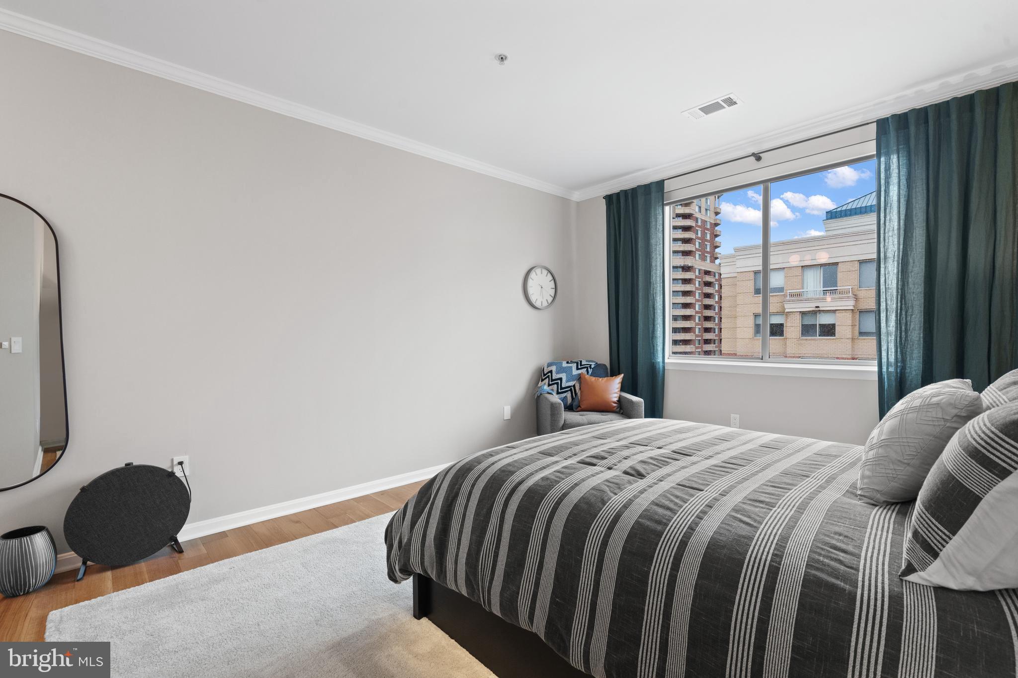 LEXINGTON SQUARE - Residential