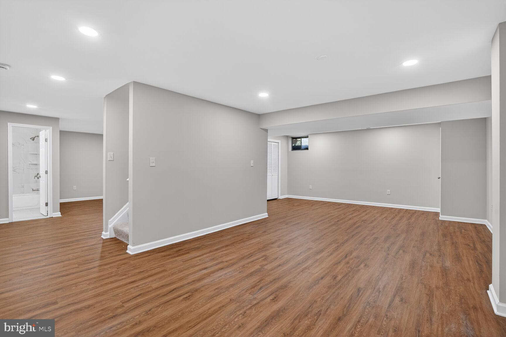 CHANTILLY HIGHLANDS - Residential