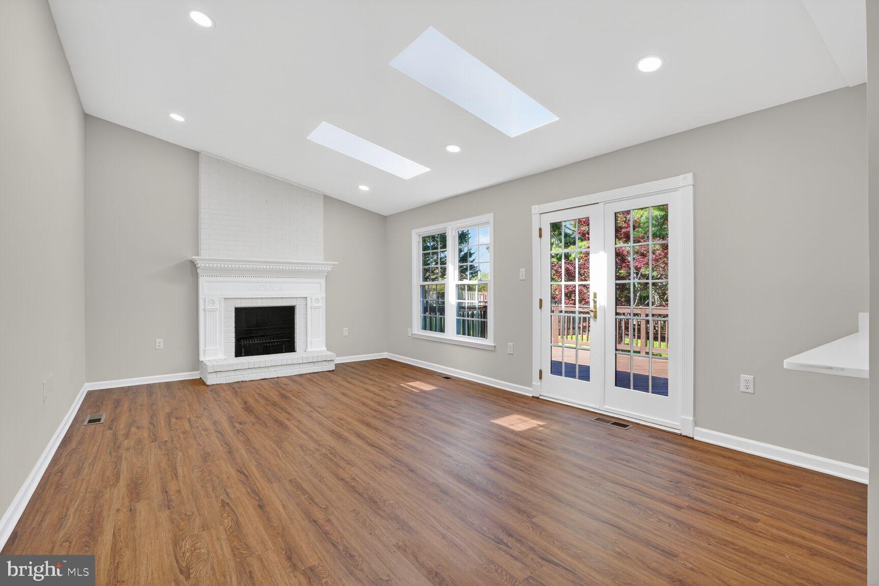 CHANTILLY HIGHLANDS - Residential