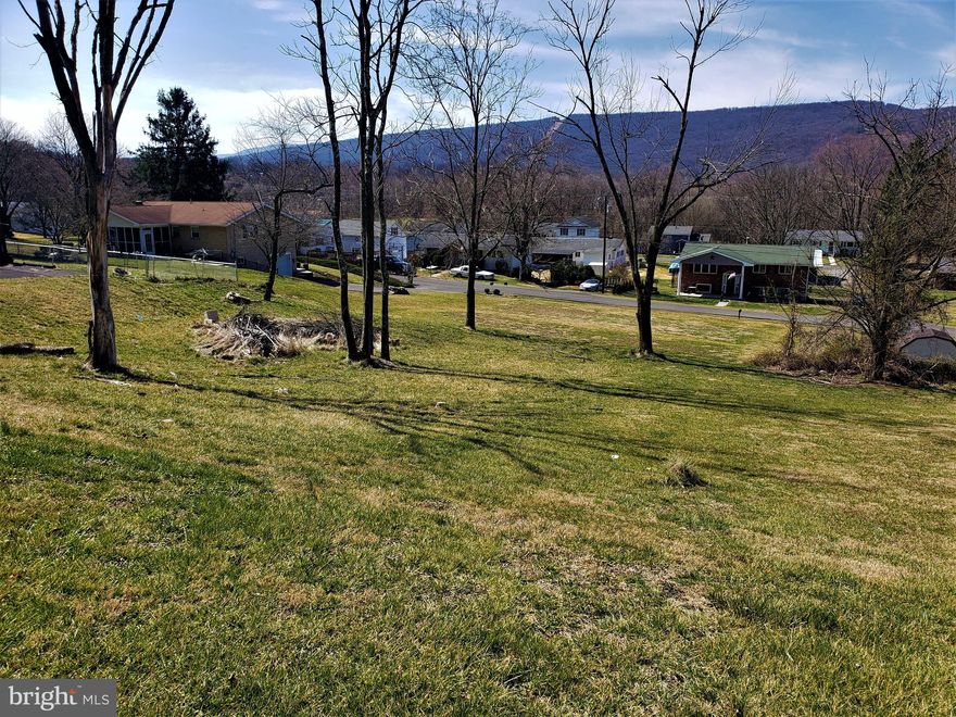 Building lot in Carpendale WV. This lot is .23 acre and can be tied in to public utilities. This lot offer a nice location close to Cumberland but with low WV taxes.