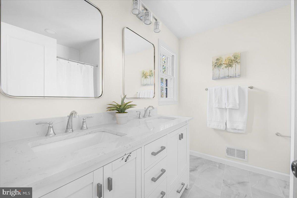 WOODSIDE FOREST - Residential