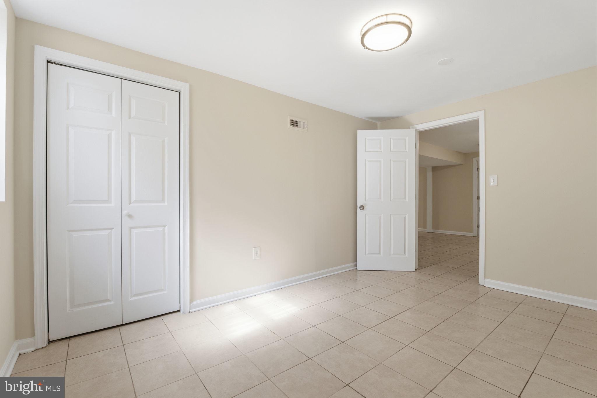 COLLEGE ESTATES - Residential