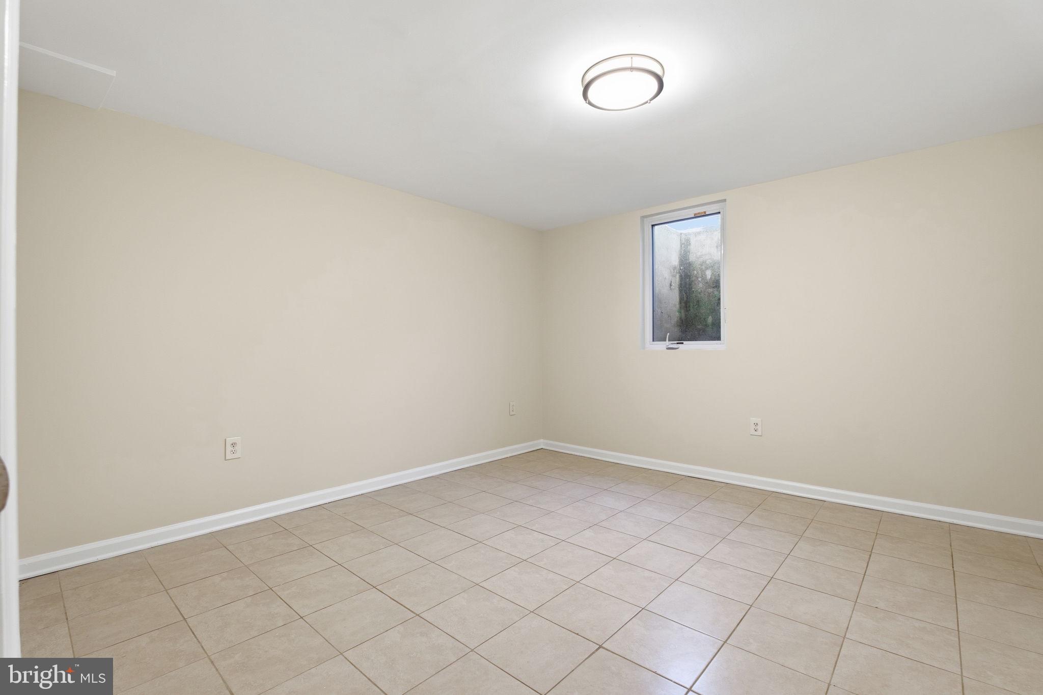 COLLEGE ESTATES - Residential